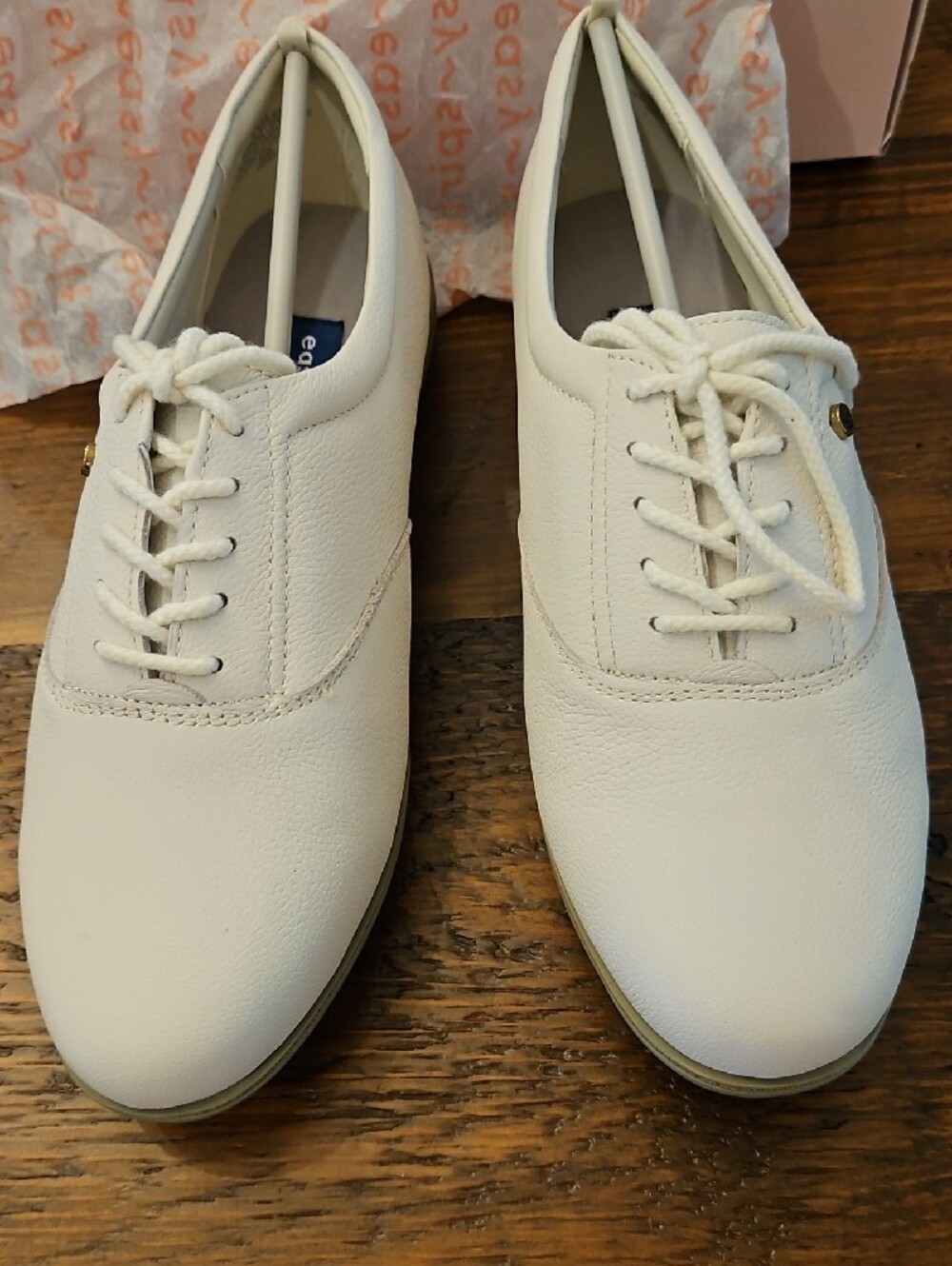 Nwt Easy Spirit Esmotion White LE Sneakers